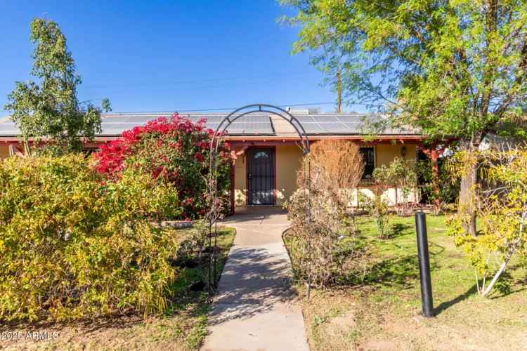 5-Bedroom 2-Bathroom Single Level Home with Upgrades Near GCU