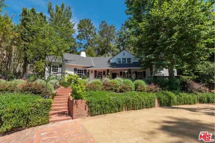 Luxury Beverly Hills Estate - 4 Ensuite Bedrooms, Pool, & More