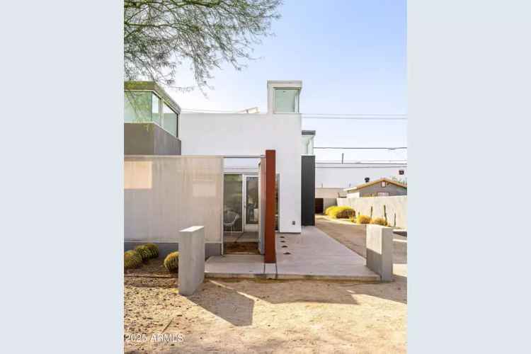 Contemporary Home in Historic Fairview Place 2 Bed 2 Bath Workshop