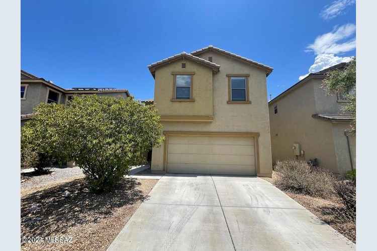 Madera Highlands Village 4 Bedroom Home Modern Kitchen New Carpet