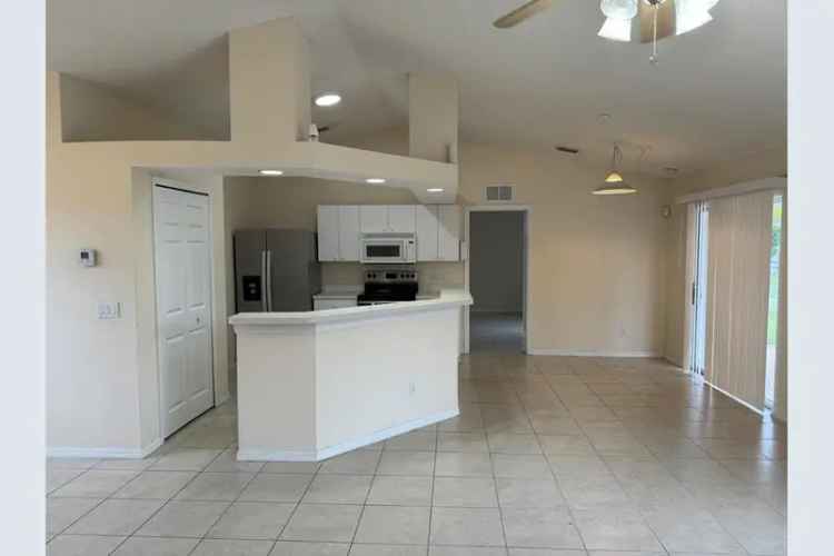 Immaculate Pool Home Near Schools and Expressways