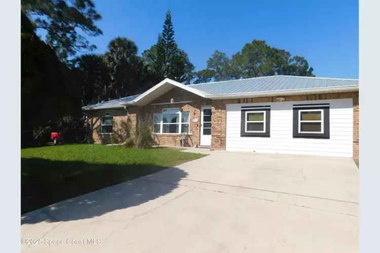 4 Bedroom 2 Bathroom Home in Southwest Palm Bay