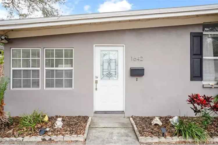 Updated 2-Bedroom Home in St Petersburg - Spacious Backyard and Convenient Location