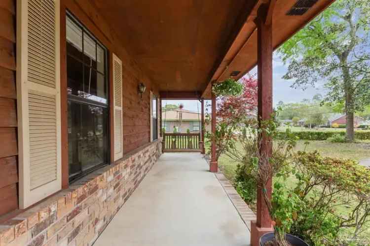 Spacious 4-Bedroom Home on One Acre in Pace, Florida