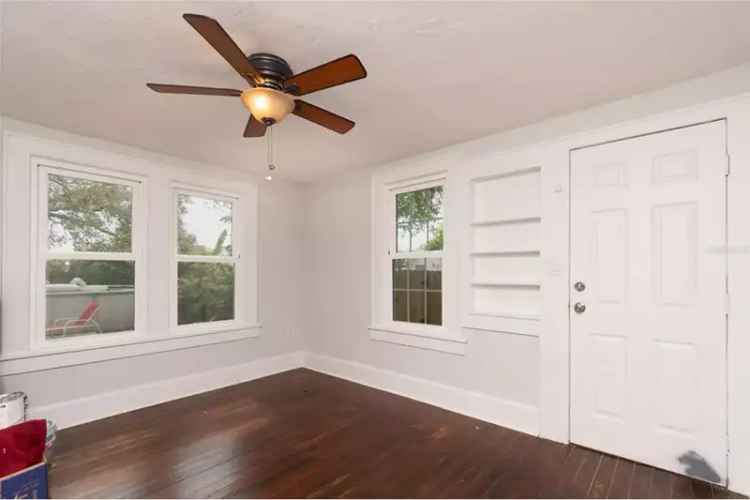 Updated 2-Bedroom Bungalow in Historic Central Oak Park