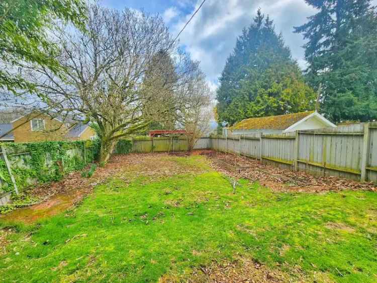 Beacon Hill 4 Bed 1.75 Bath Home Large Yard