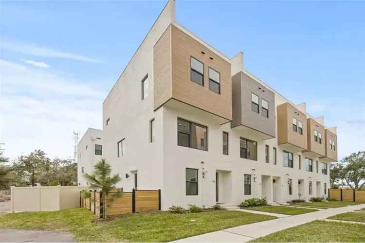 Luxury Townhome in St Pete's EDGE District - Rooftop Views