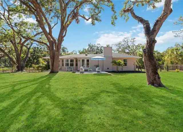 Sarasota Single Level Home 3 Beds 2 Baths 2180 Sq Ft