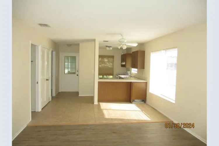 2 Bedroom Townhome Villa Near Shopping and Recreation