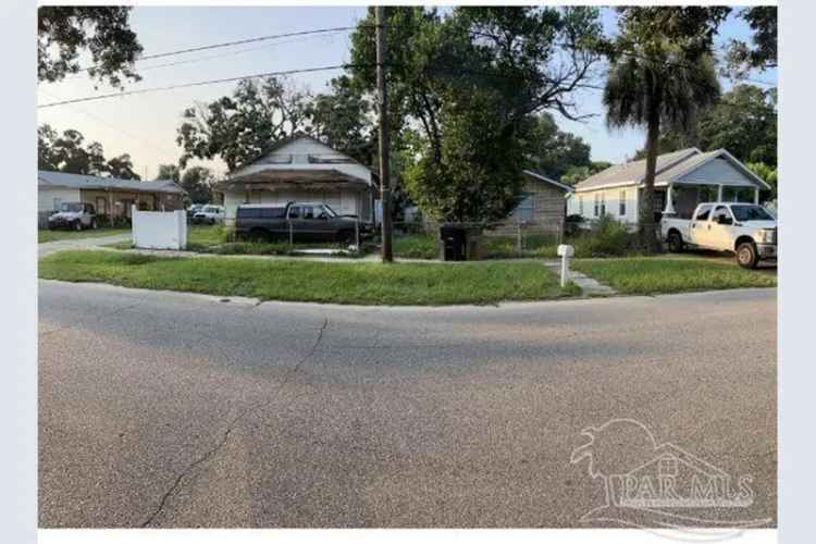 Historic Sanders Beach Property: Multiple Houses, 2 Lots, Potential for 4