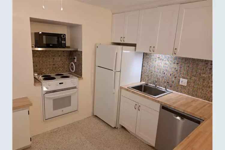 House near Fossil Park with Bridge Access and Ample Storage