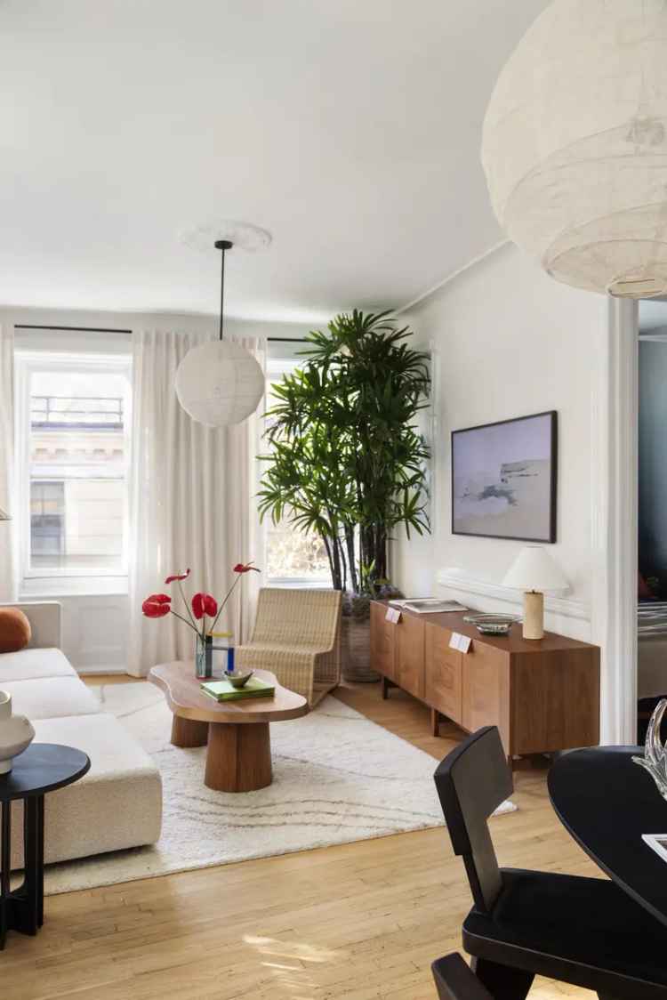 House For Sale , 131, Bank Street, New York, New York