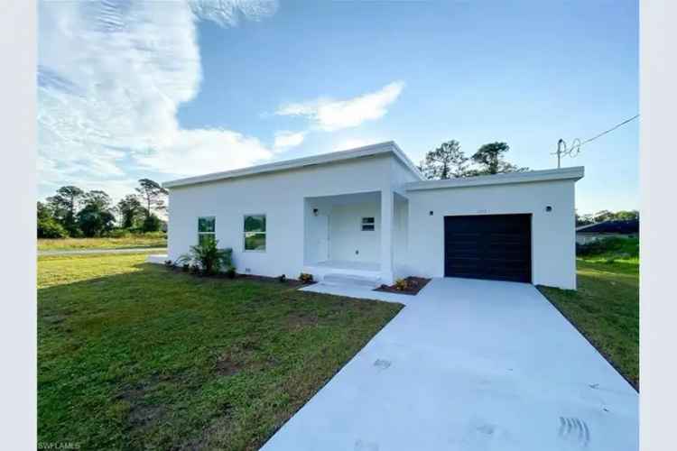 Modern Duplex Investment Opportunity in Lehigh Acres