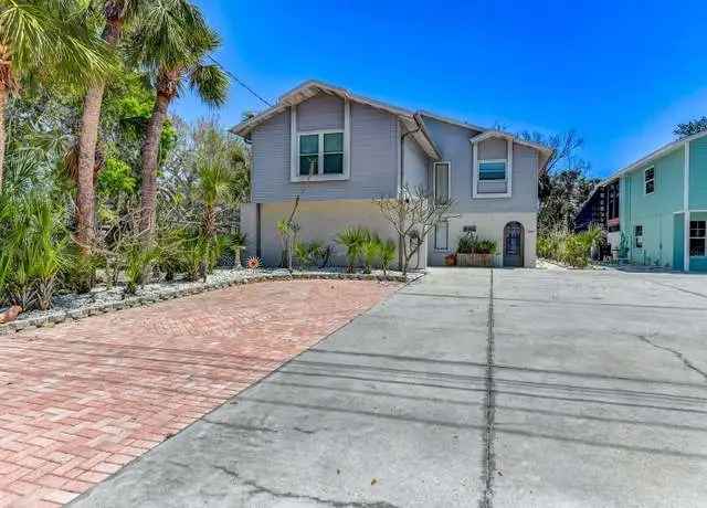 Siesta Key Beach House 3 Beds 2 Baths Income Potential