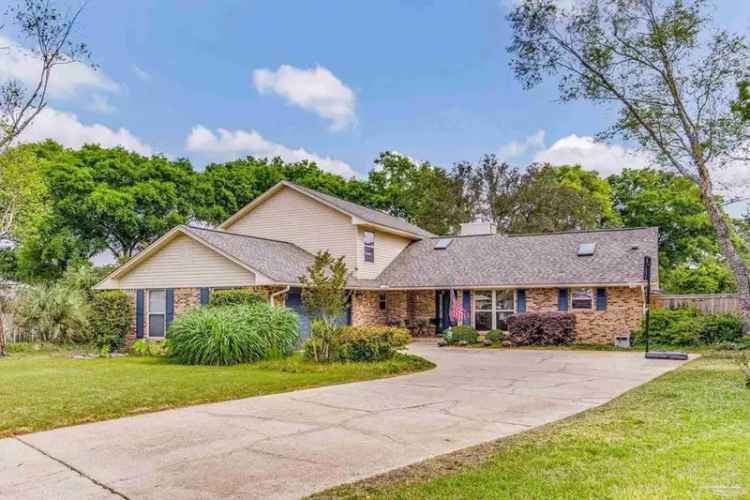Updated 4 Bed 3 Bath Pool Home Near Schools and Shopping