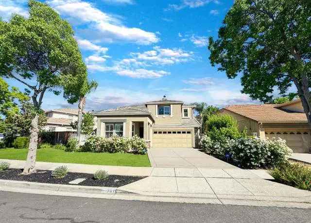 Brentwood 4-Bed 3-Bath Home with Pool and Spa