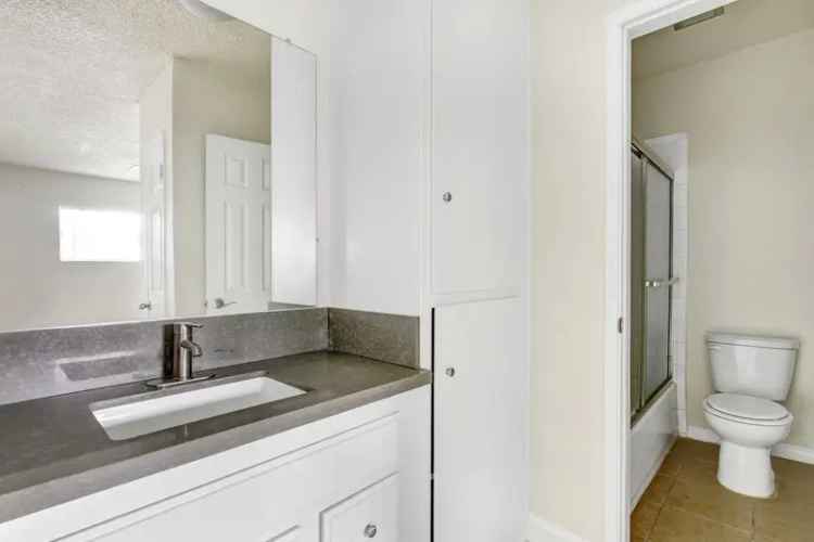 Roscoe Terrace Apartments Canoga Park
