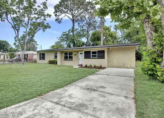 4 Bedroom 2 Bathroom Home in Jacksonville Westside