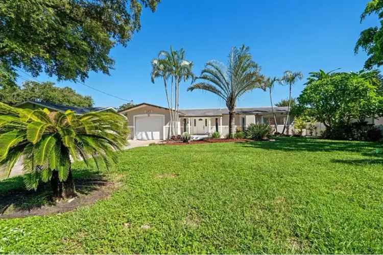 Beautiful Lakefront Home in Coronado Lakes South St Petersburg