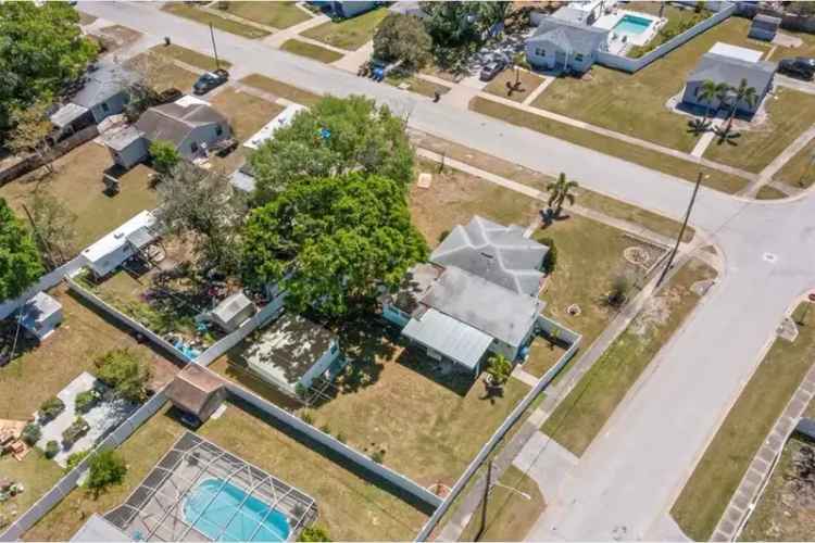 Edgemoor Estates Investment Opportunity: Large Corner Lot