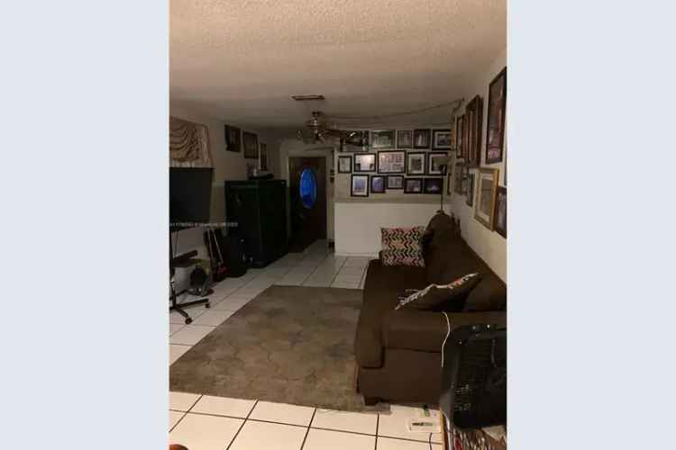 3-Bedroom 1.5-Bath Home with Fenced Yard - Perfect for First-Time Buyers