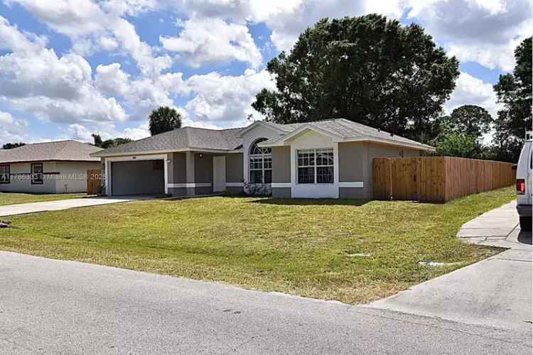 Elegant 3-Bedroom Home with Modern Kitchen and Screened Porch