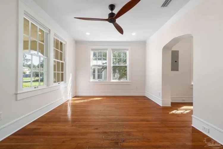 Updated English Tudor Cottage near Bayview Park