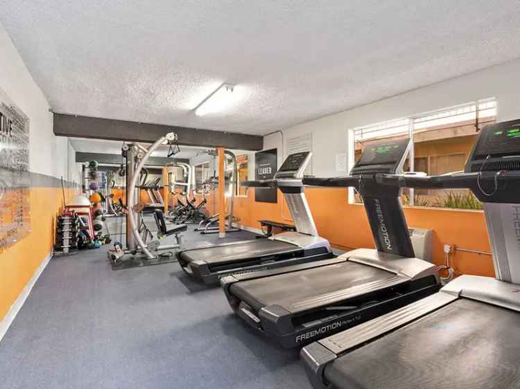 Riverbridge Apartments:  Luxury Apartments near Warner Center