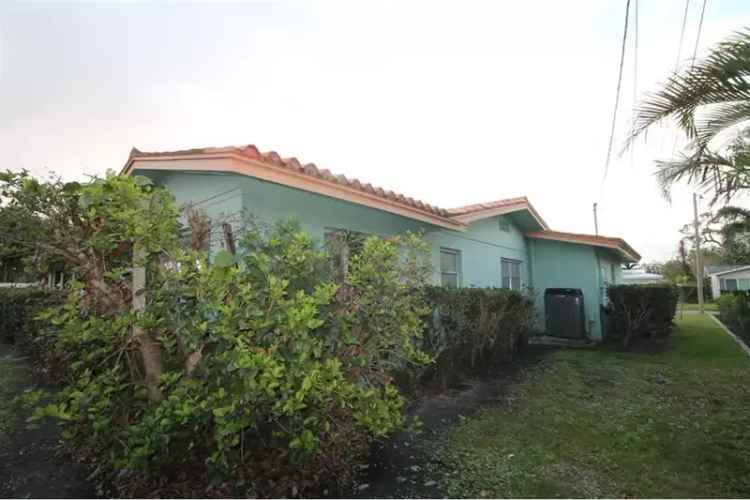 3 Bed 2 Bath Home in St Petersburg Maximo Moorings - Renovation Project
