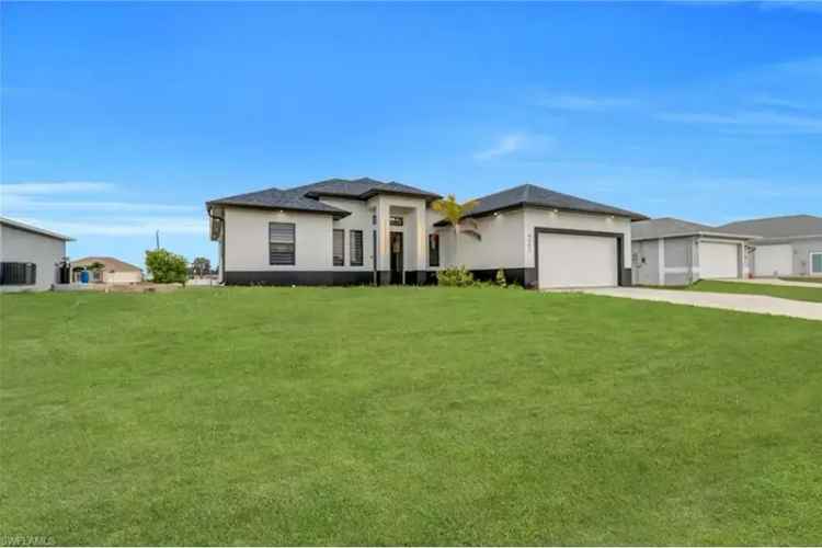 Luxury Home with Gourmet Kitchen and Spacious Master Suite