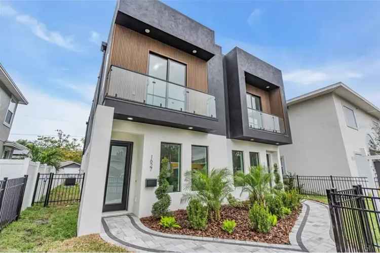 Modern Townhome in Woodlawn Oaks  Near Downtown St Pete