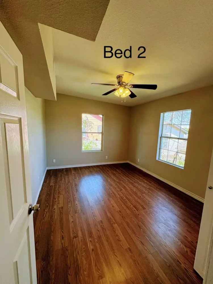 Updated 2-Bedroom Apartment Near Downtown San Antonio