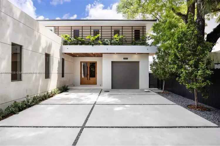 Luxury 5 Bedroom Home in North Coconut Grove