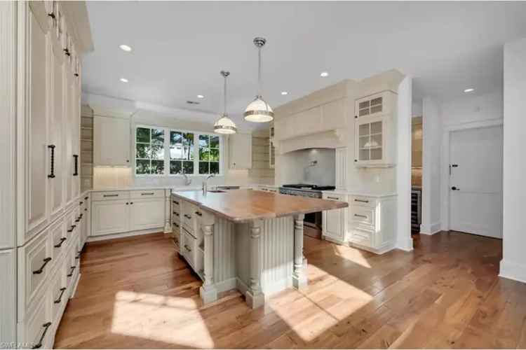 House For Sale , 495, 2nd Avenue North, Naples, Florida