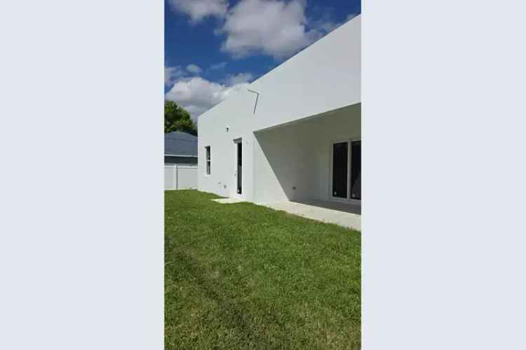 New 4 Bedroom 3 Bath Home Near Shopping