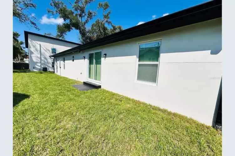4 Bed 2 Bath House with Detached Apartment and Garage