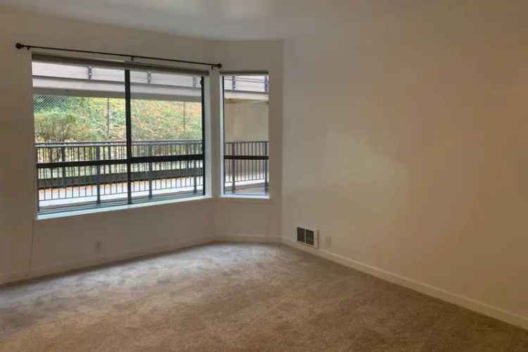 Spacious Queen Anne 2BR Condo Near Kinnear Park