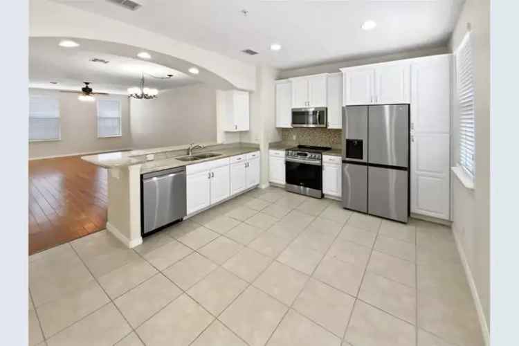 Luxury 3 Bed 3.5 Bath Townhome in Baldwin Park Near Lake Baldwin