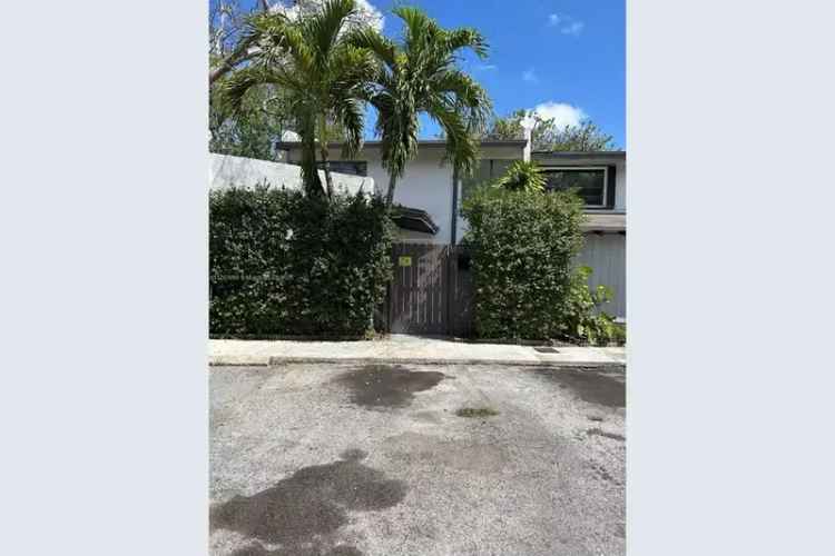 3 Bed 2 Bath Remodeled Townhome in Gated Kendall Community