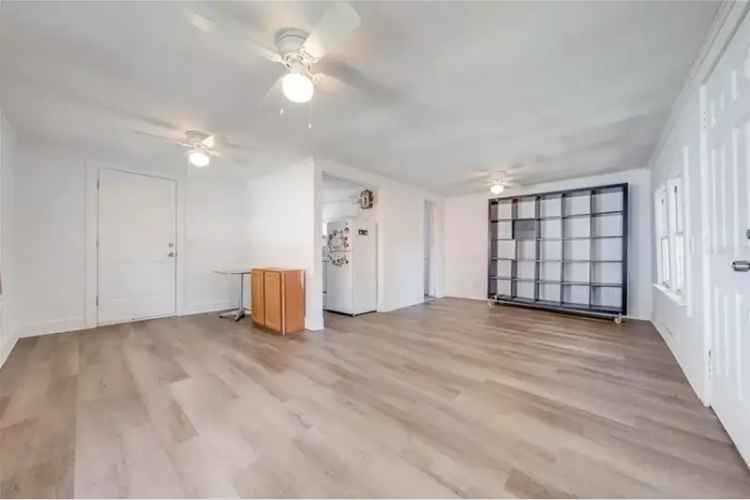 Triple Rental Income Property 2 Bed 1 Bath Main House Plus Cottages