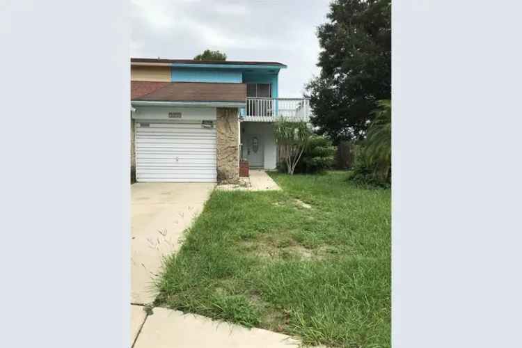 2 Bed 1.5 Bath Fixer Upper with Lake View Near Airport