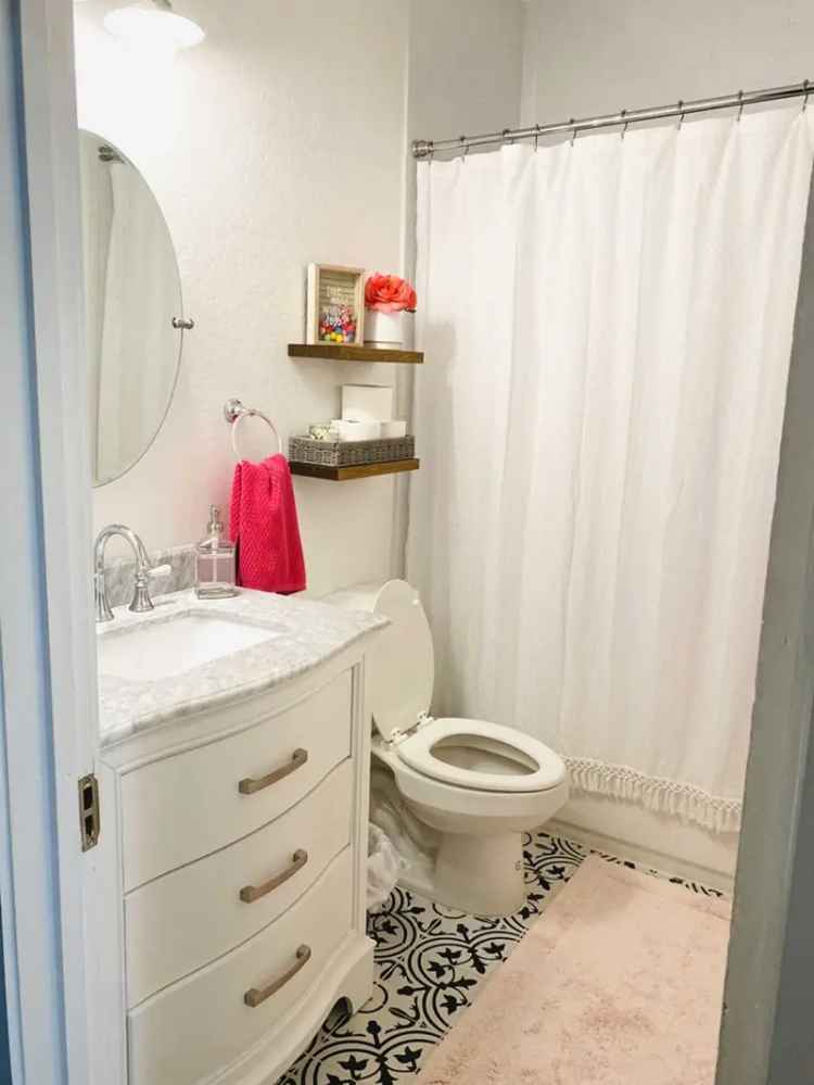 San Antonio 3 Bedroom House Fully Furnished Updated Kitchen and Baths