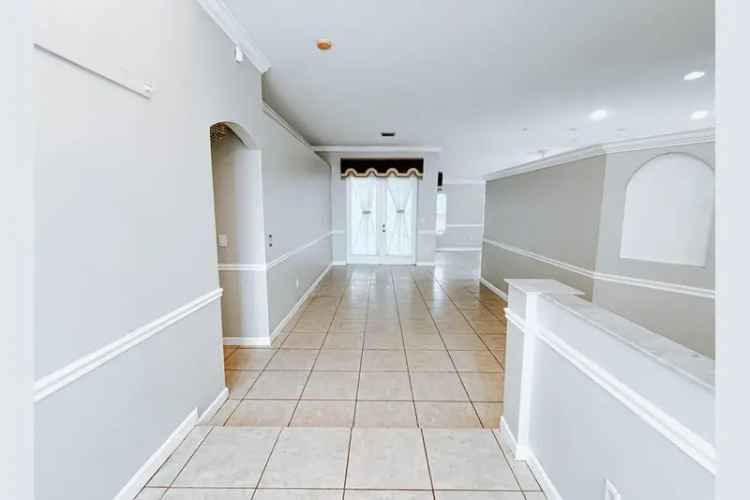 Dream Home in Port Saint Lucie: Custom Built Modern Living