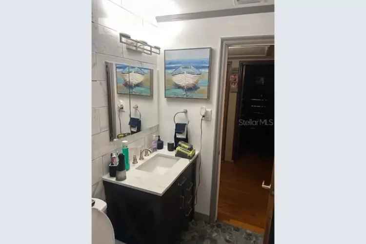 3-Bed 2-Bath Home in Davista Near Beaches and Shopping