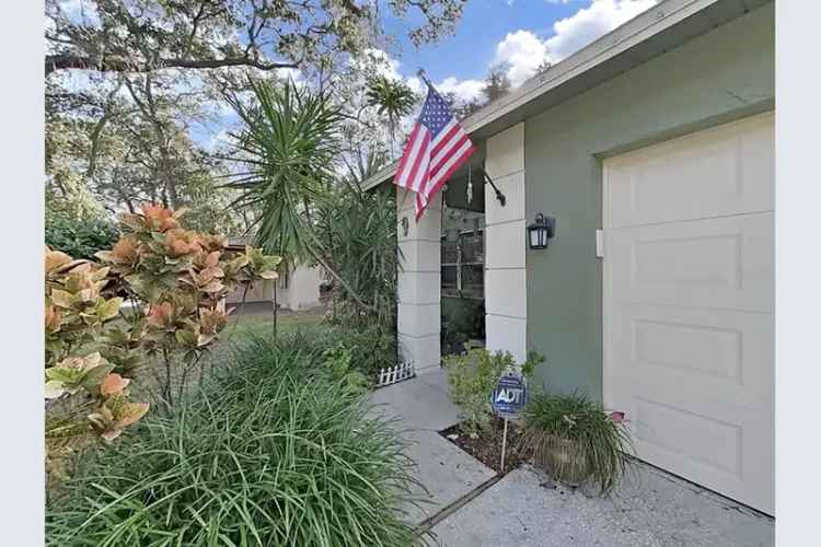 Largo Cottage Home Near Downtown and Beaches