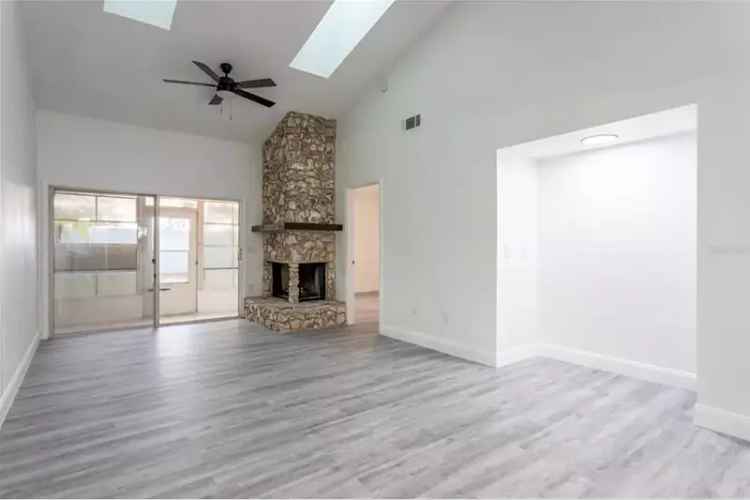 Updated 2-Bed 2-Bath Townhome Near Downtown Orlando