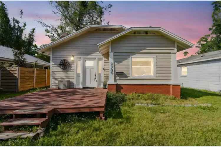 Charming 4-Bedroom Bungalow in St Petersburg - Near Downtown & Beaches