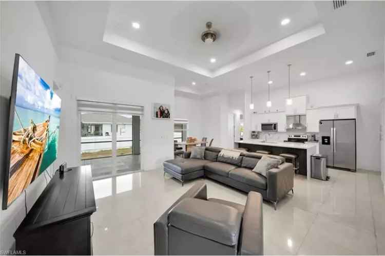 3 Bedroom 2 Bath Home with Den and Screened Lanai
