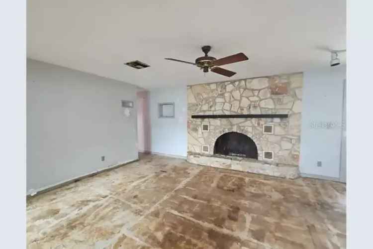 3 Bedroom 2 Bath Home with Pool in Cul-de-sac