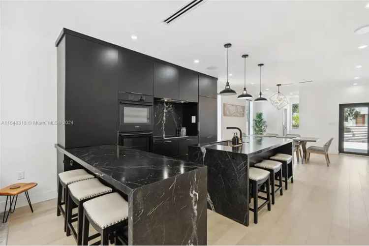 Charming 5-Bedroom Home with In-Law Suite in Buena Vista Miami